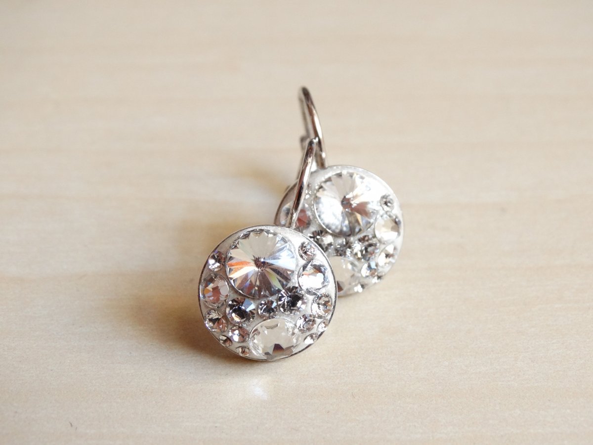 Malé bílé náušnice 12mm