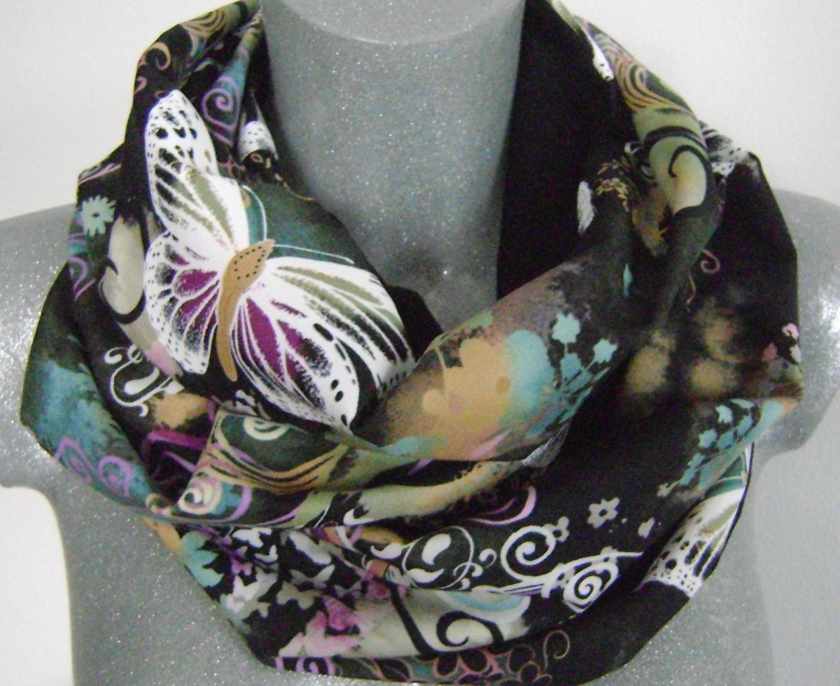 nekonečná šála Noční motýl