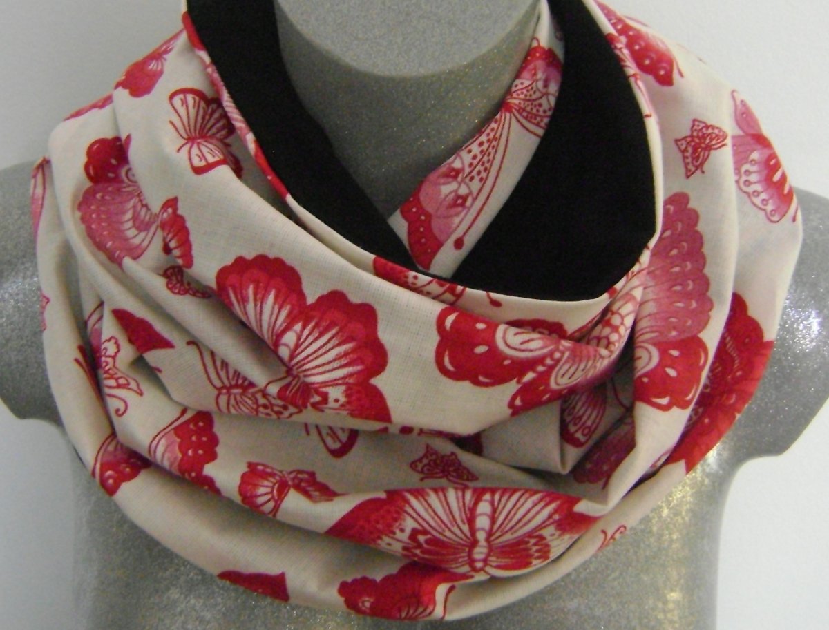 nekonečná šála Motýlci červení