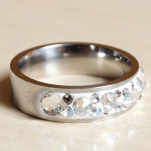 Větší bílý prsten z chirurgické oceli s měsíčním kamenem