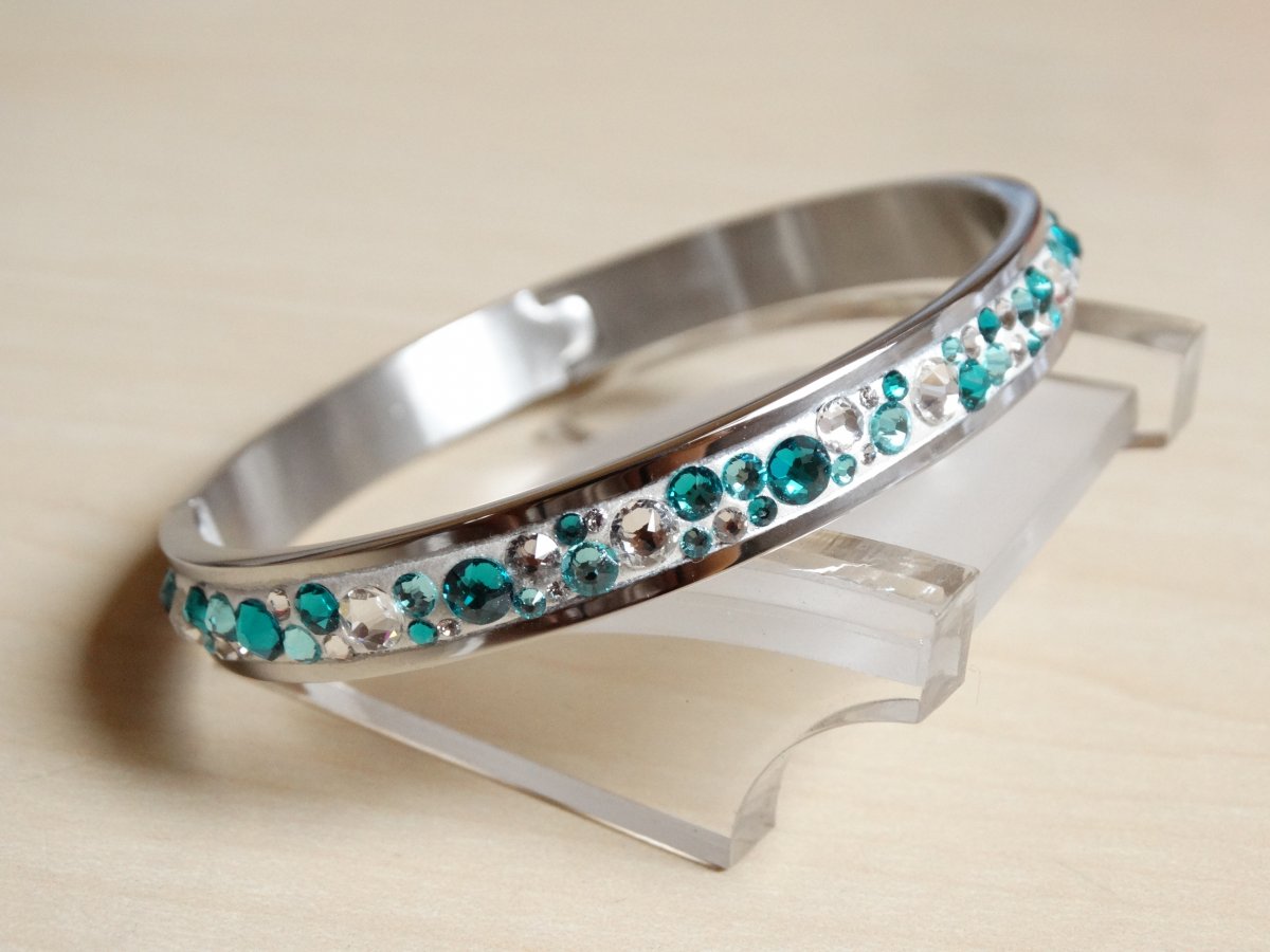 Bílo-tyrkysovo náramek z chirurgické oceli