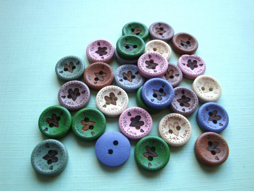 Dřevěné knoflíky Handmade 15 mm (6ks)