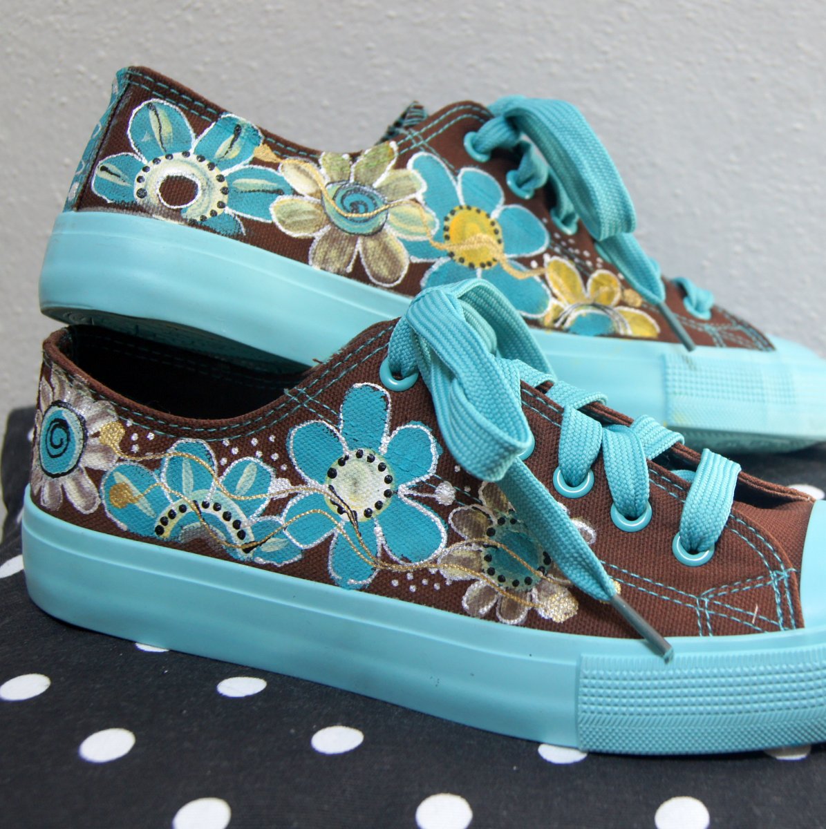 Jedinečné v květu - hnědé s tyrkysem 36-41 na obj.