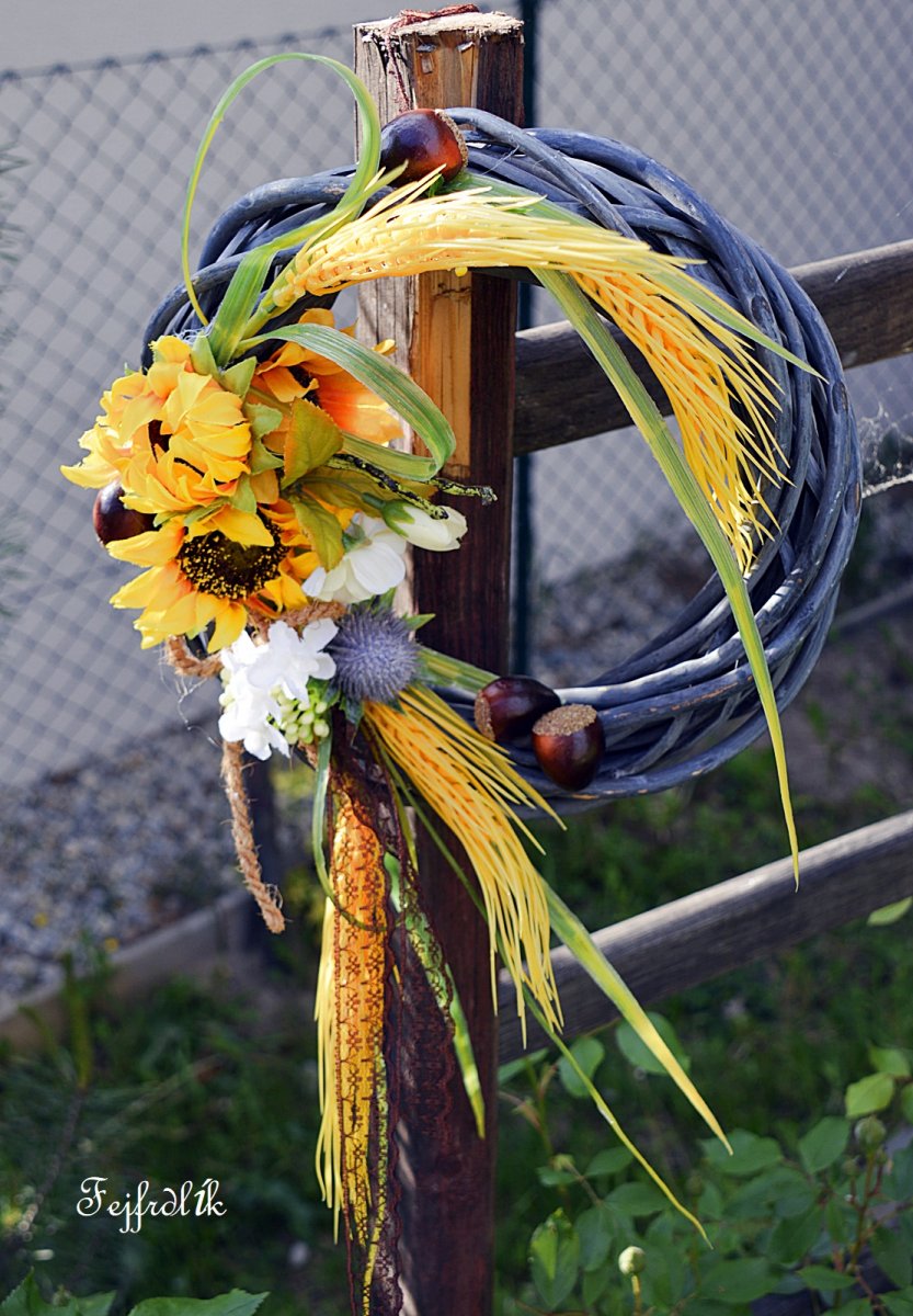  se slunečnicemi a obilím..