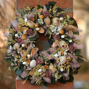 Jarní věnec s růžičkami