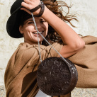 Kulatá kožená kabelka