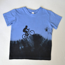 Modro-černé dětské tričko s cyklistou (vel. 122) 11789439