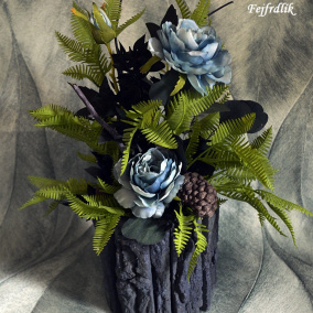 borůvkové růže na pařezu..