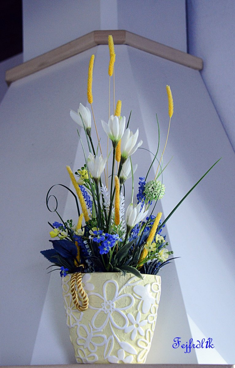 jaro-léto ve zdobené vázičce