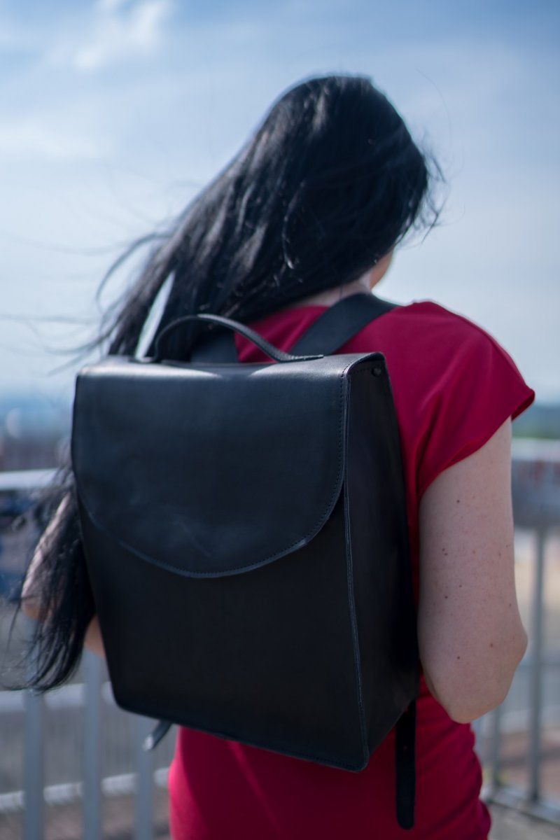 Kožený batoh černý matný