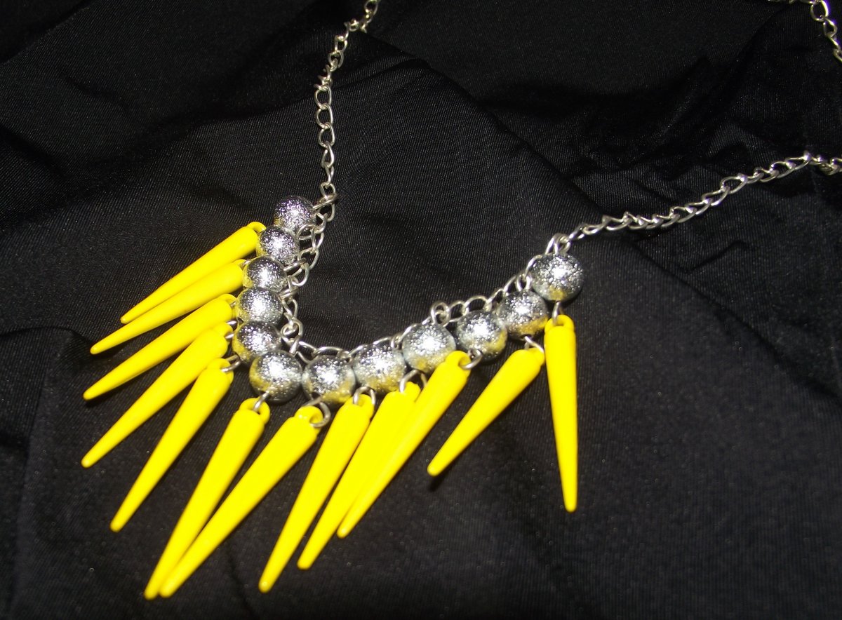 Rebelský žlutý náhrdelník