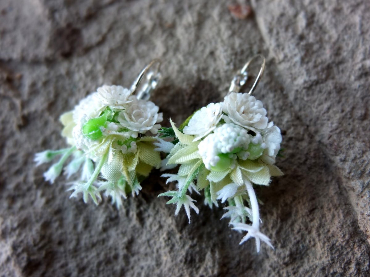 mráz kreslí na oknech