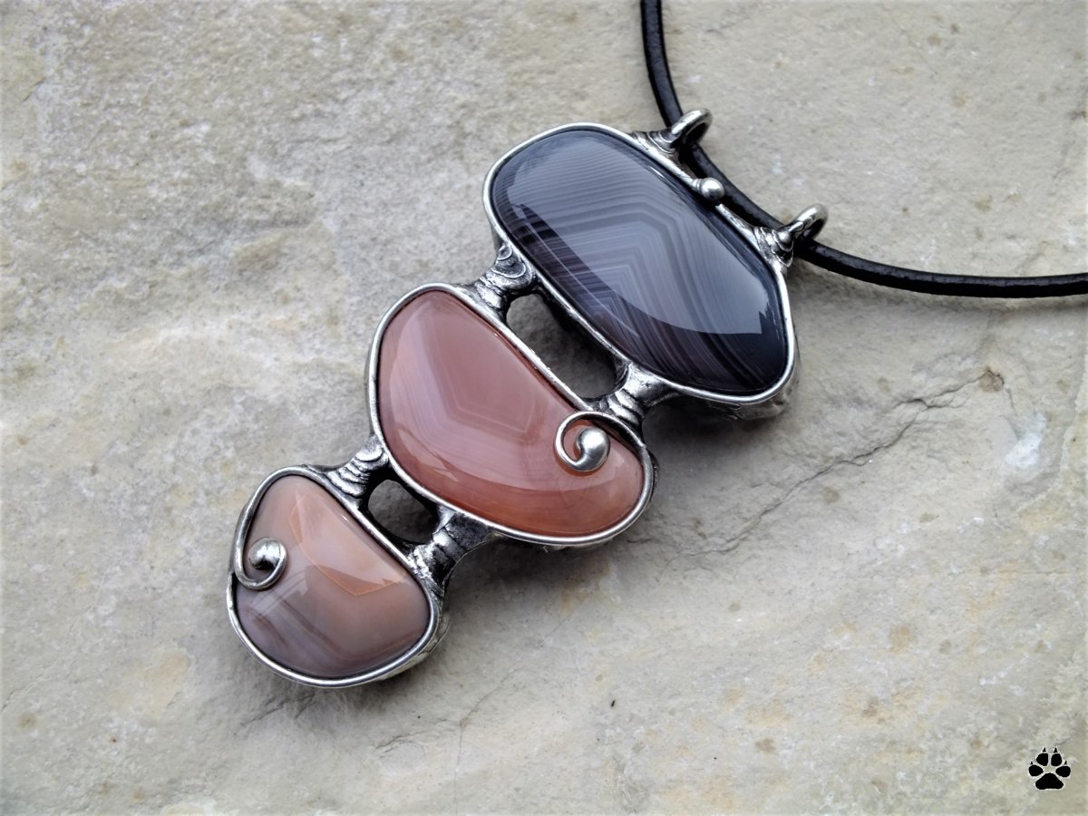 Tři achátky - cínovaný náhrdelník 