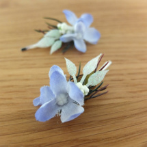 sponky - pírka s modrými květy