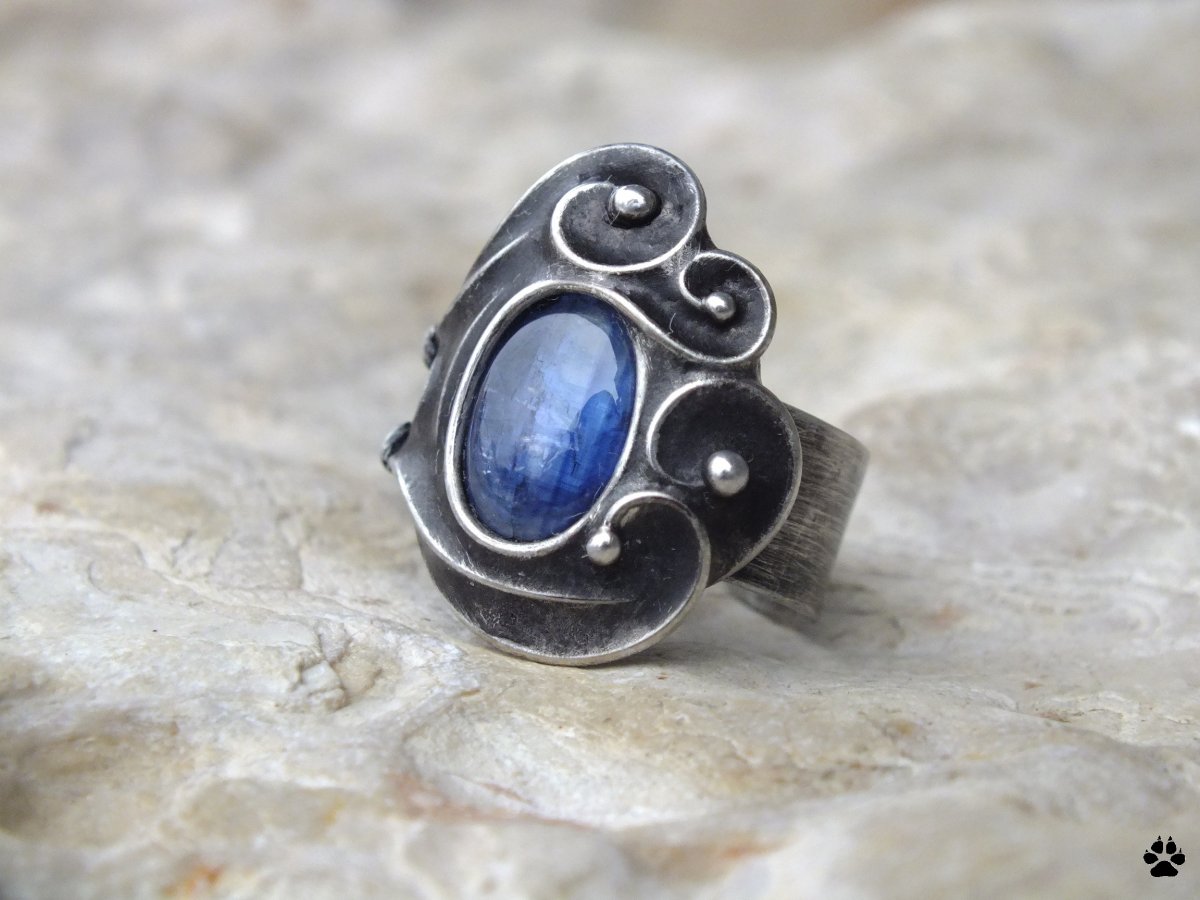 Mořská pěna - prsten s kyanitem na přání