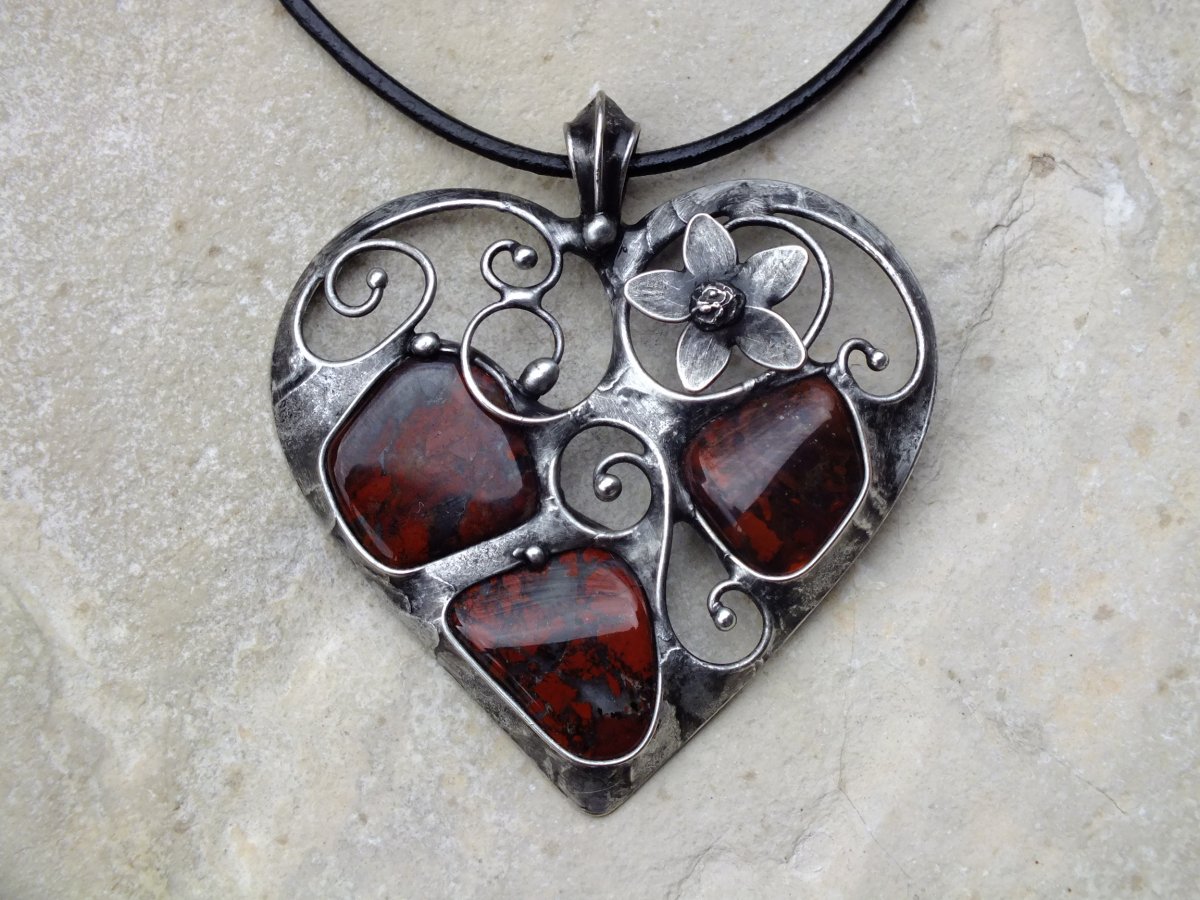 Srdíčko s kytkou - jaspisy brekcie