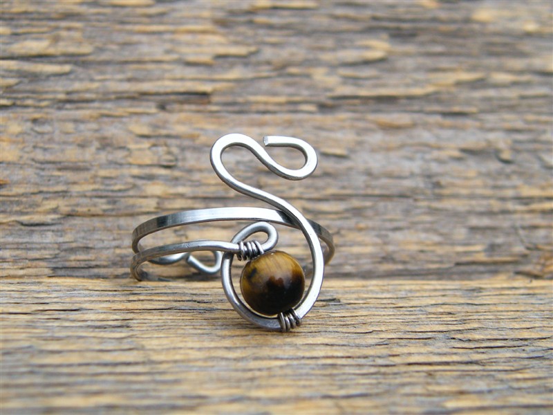 Prstýnek s tygřím okem - tepaná chirurgická ocel