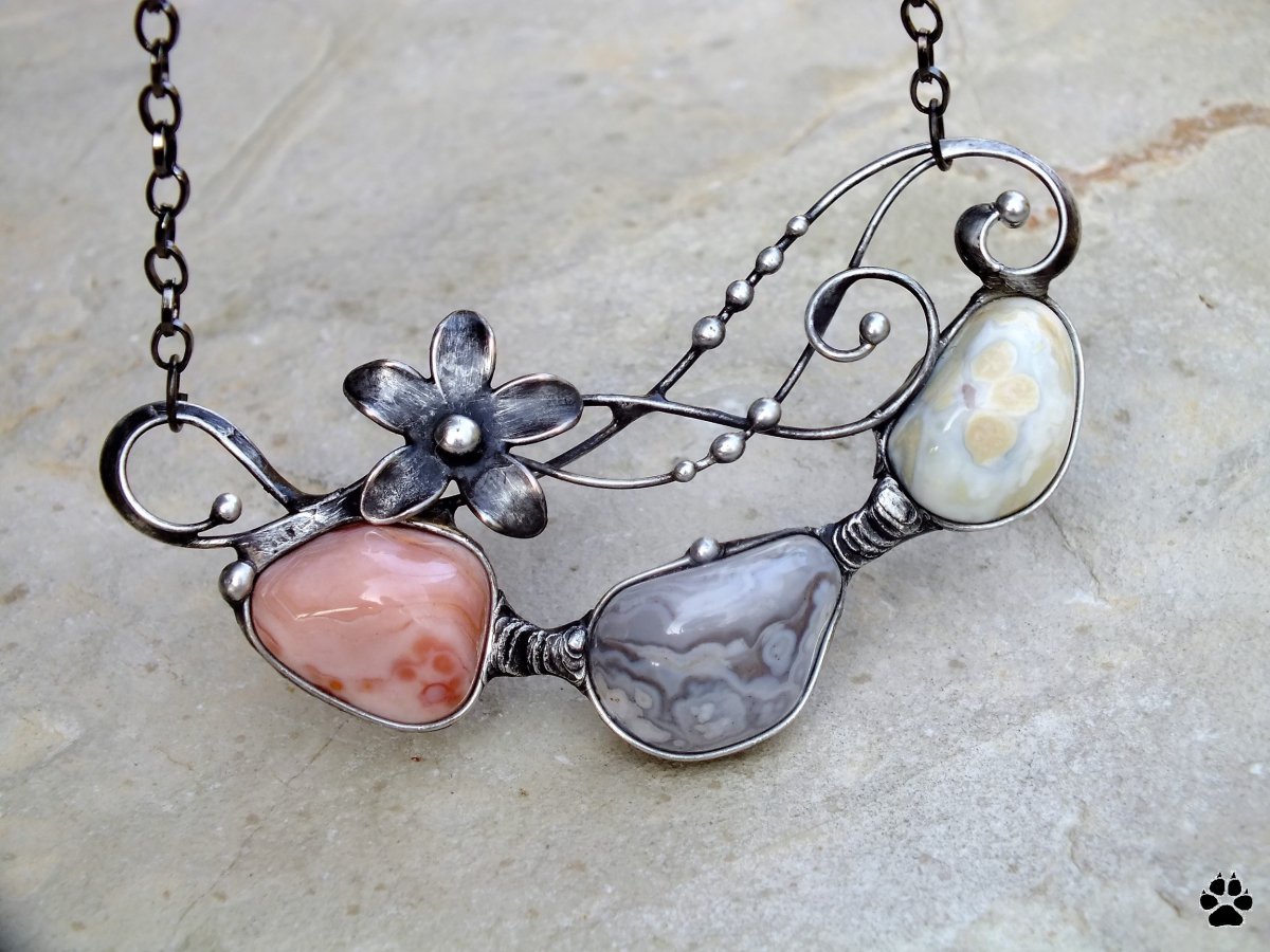 ...už kvetou...- cínovaný náhrdelník s acháty