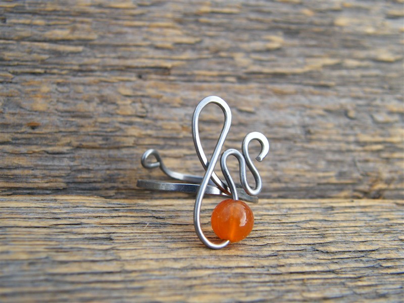 Prstýnek s karneolem - tepaná chirurgická ocel