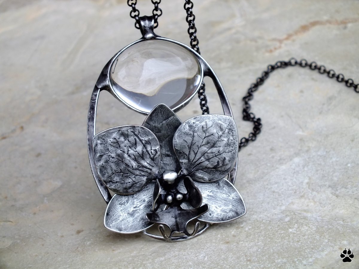 Květ orchideje - náhrdelník s křišťálem