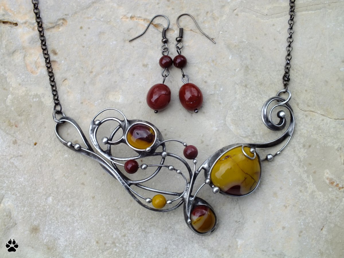 Souprava z jaspisu mookait