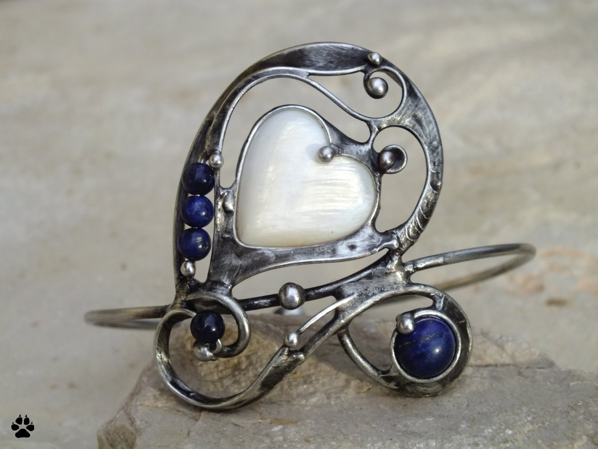 Srdíčkový náramek s perletí a lapis lazuli