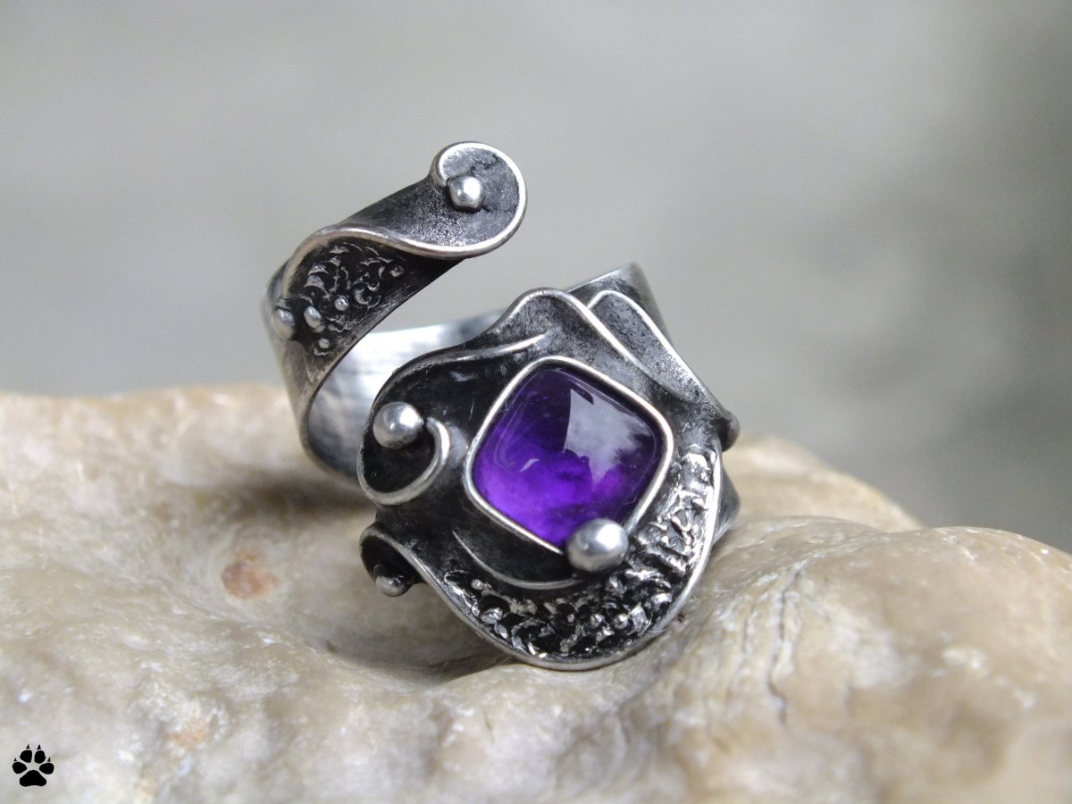 Čtyři rohy - prsten s ametystem