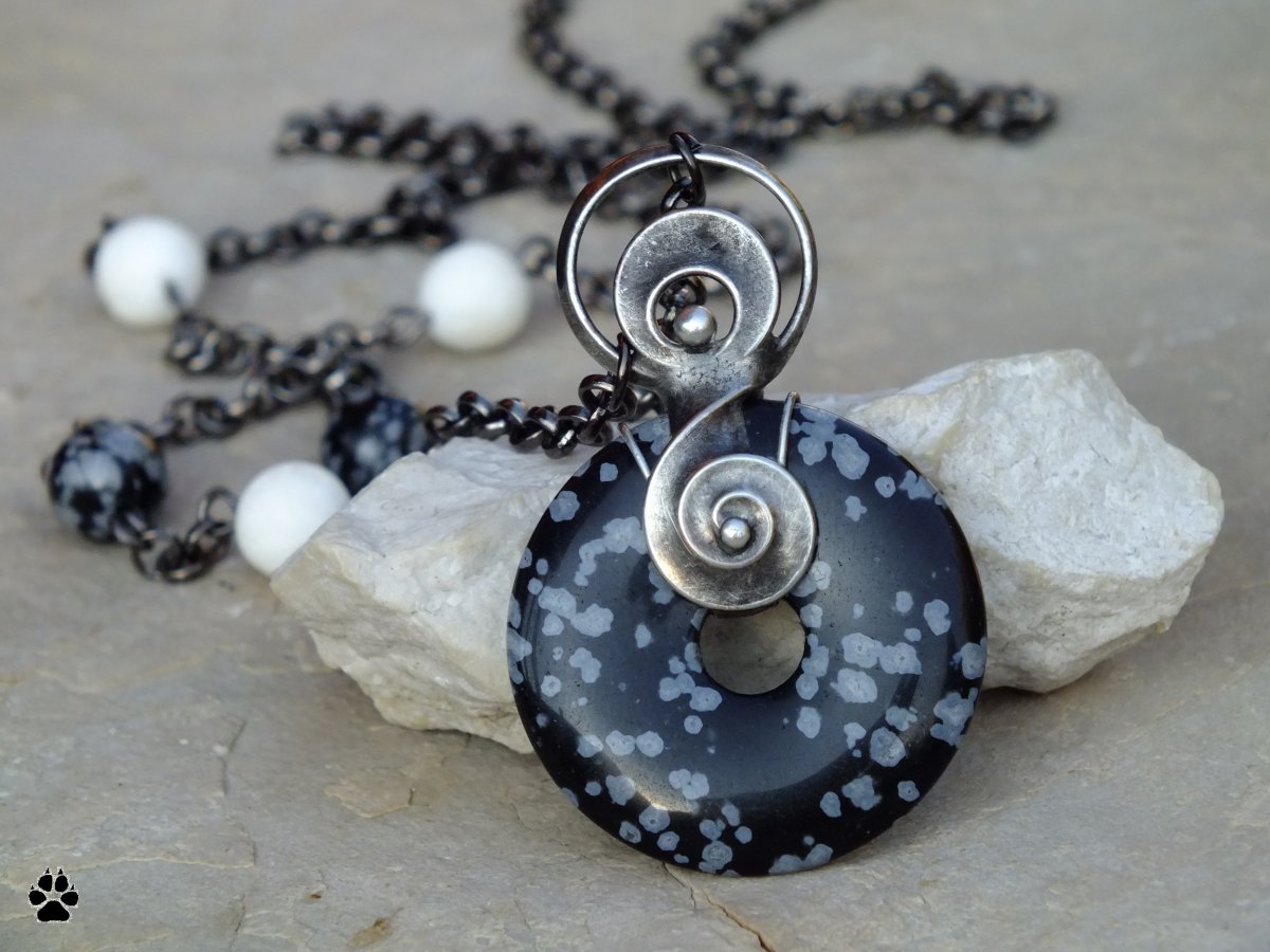 Dlouhý náhrdelník s obsidiánem a korálem