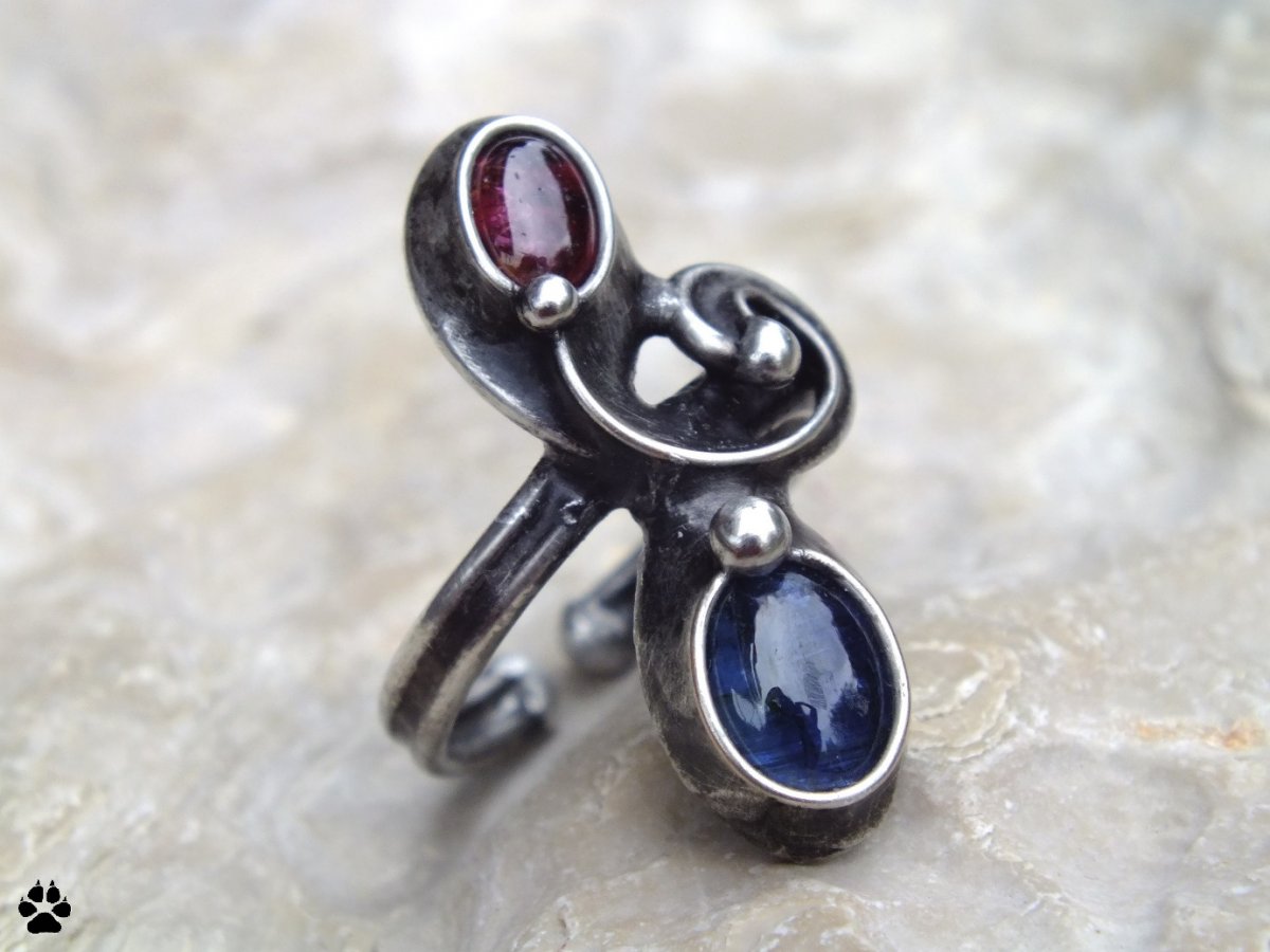 Kyanit s granátem - cínovaný prsten