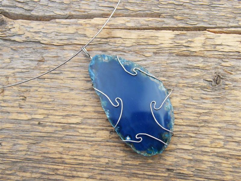 Achátový přívěsek s aplikací a obručí z hypoalergenní chirurgické oceli