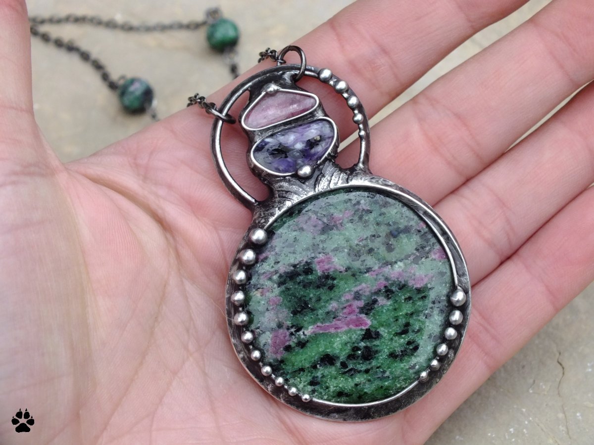 Rubín v zoisitu - dlouhý náhrdelník