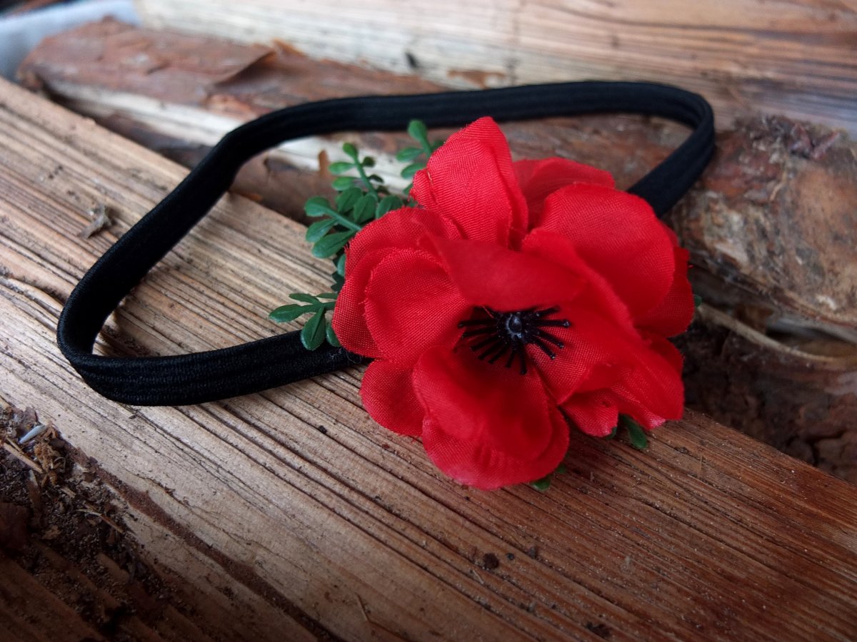 vlčí máky na čelence z gumičky