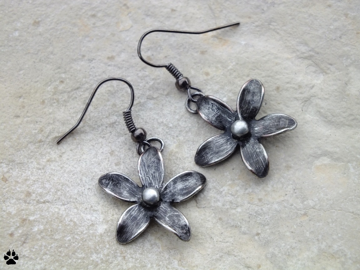 První kytičky do oušek - cínované náušnice