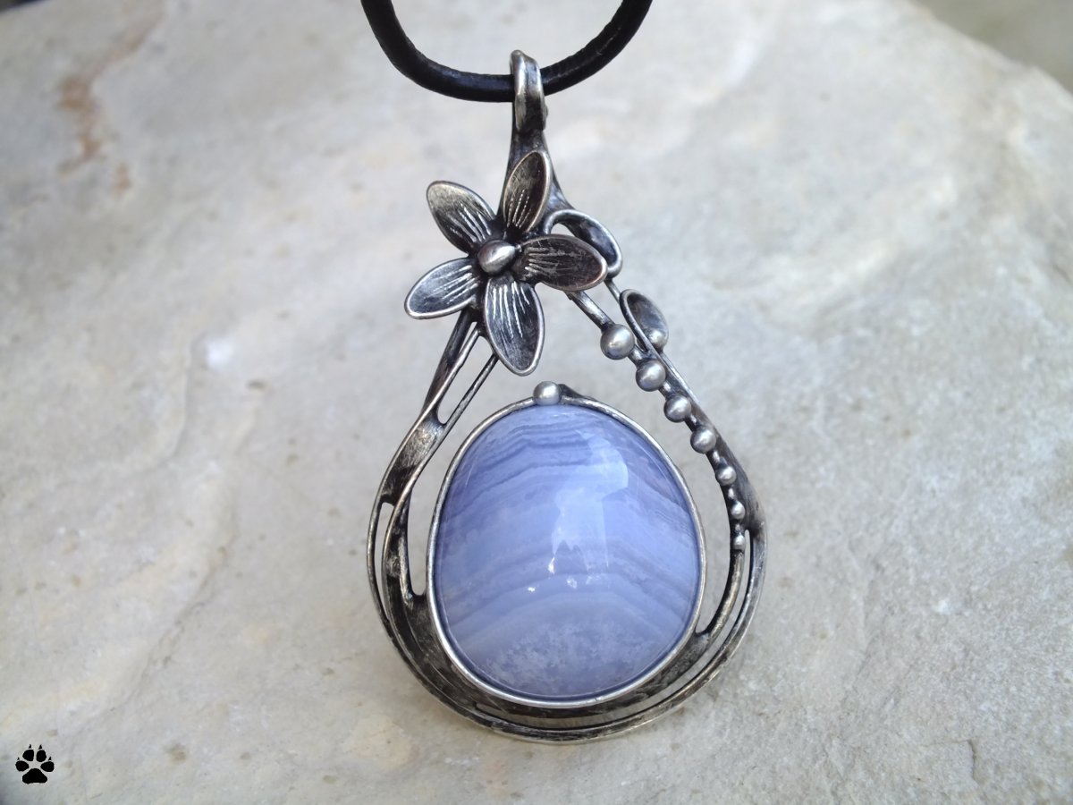 Vodněnka - náhrdelník s chalcedonem