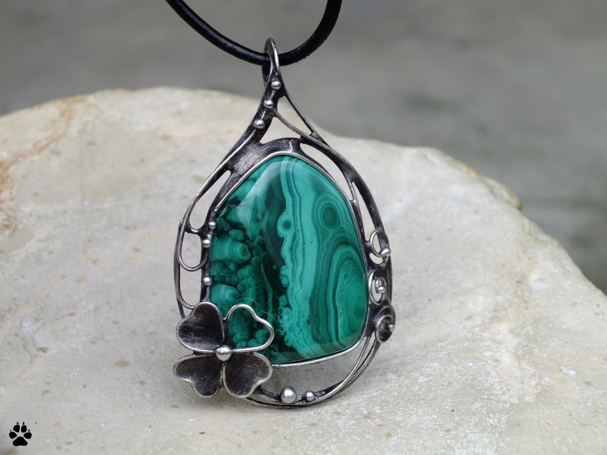 Malachit se čtyřlístkem - náhrdelník