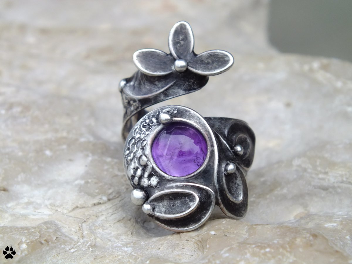 Ametyst s lístky - cínovaný prsten 