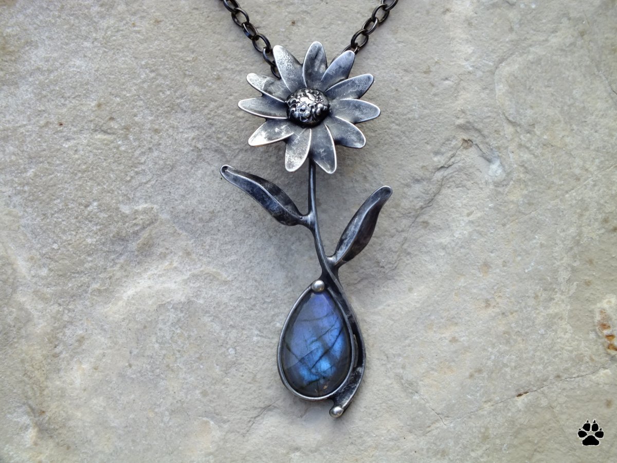 Kopretina - náhrdelník s labradoritem 