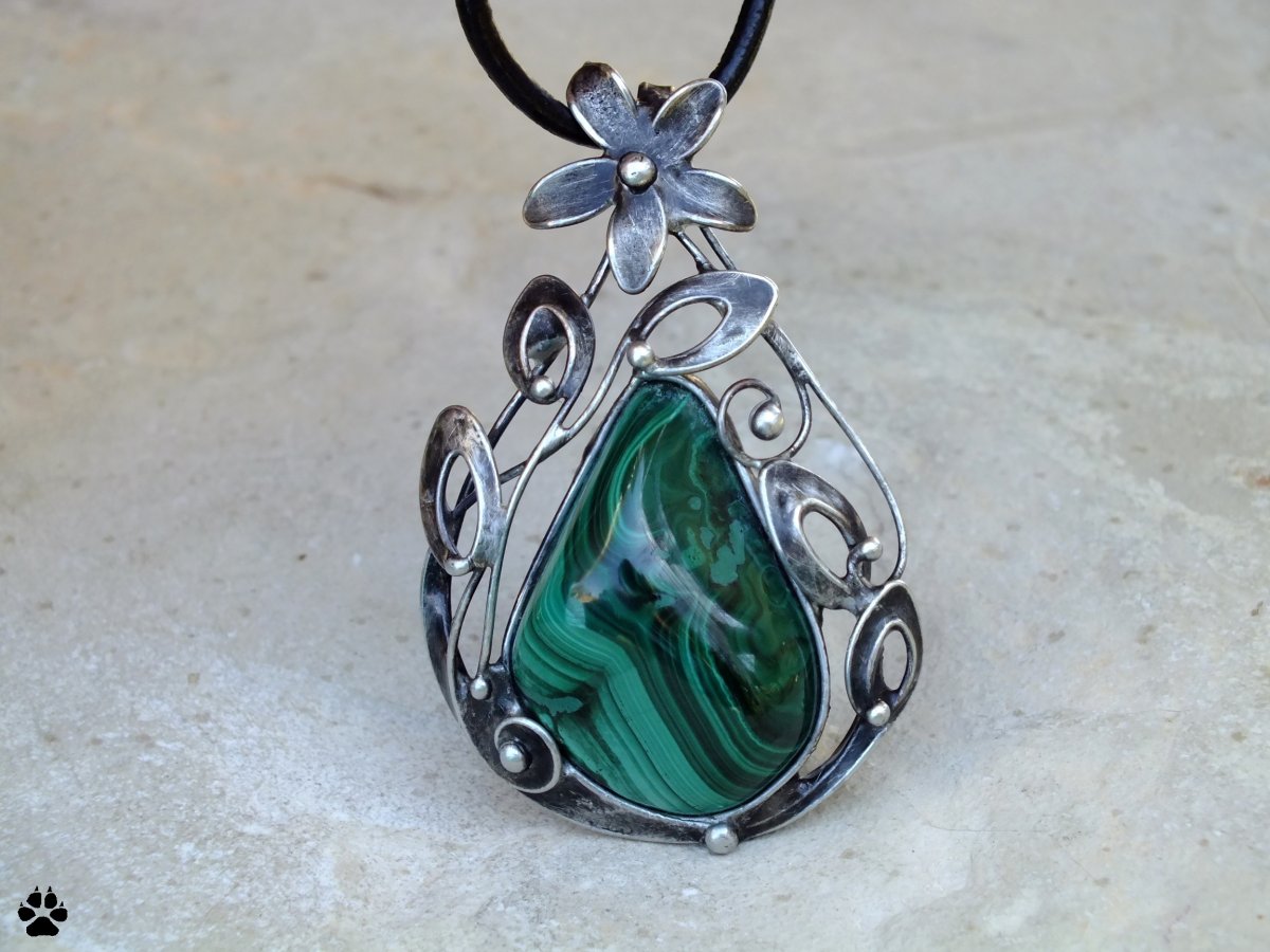 Malachit s kvítkem - náhrdelník