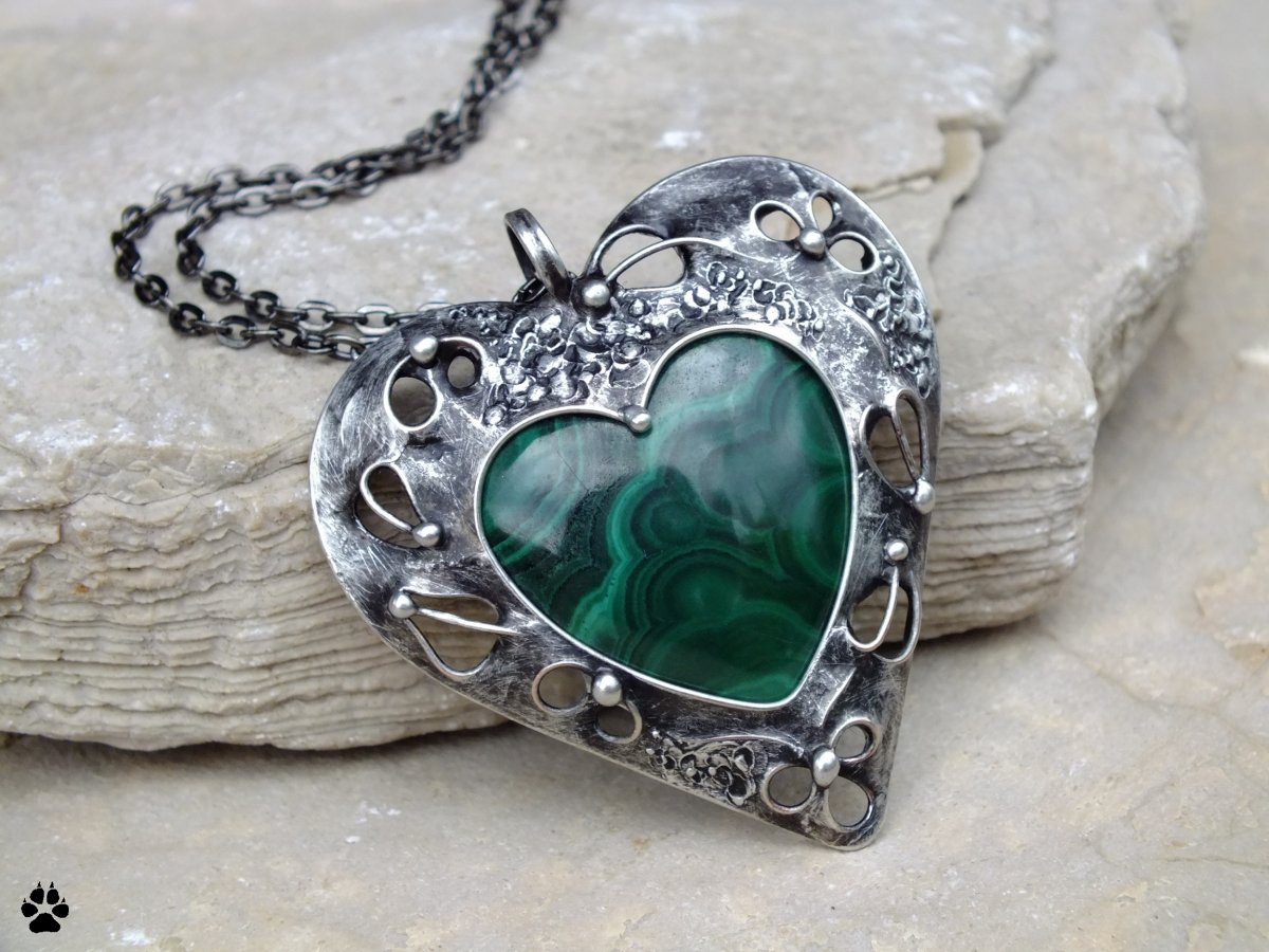 Malachitové srdíčko s lístečky
