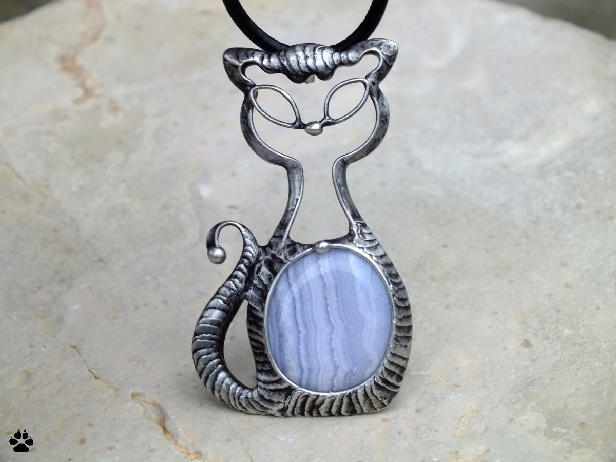 Kočička Malvína - náhrdelník s chalcedonem