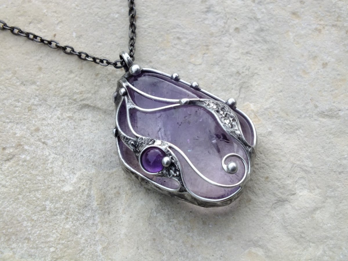 Pramínky - cínovaný náhrdelník s ametystem