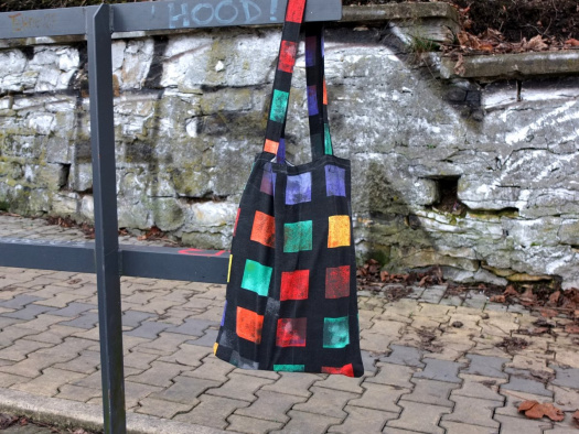 kostkovaná barevná taška