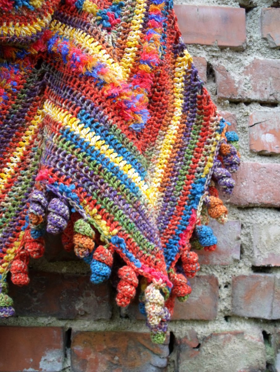 Háčkované pončo s kapucí OHEŇ na objednávku