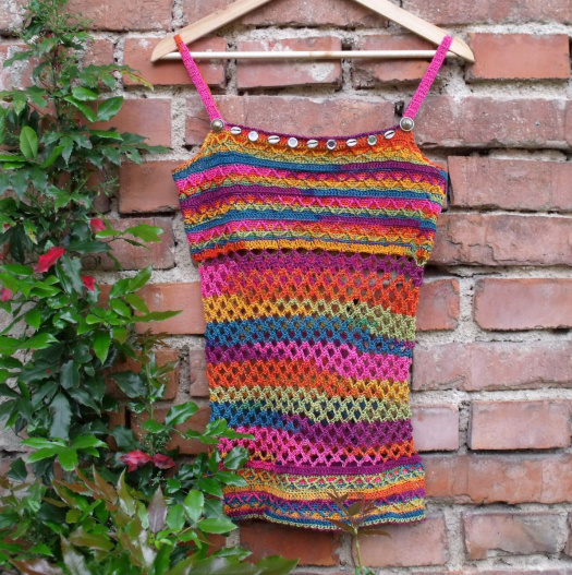 Háčkovaný tribal top FEMINITY