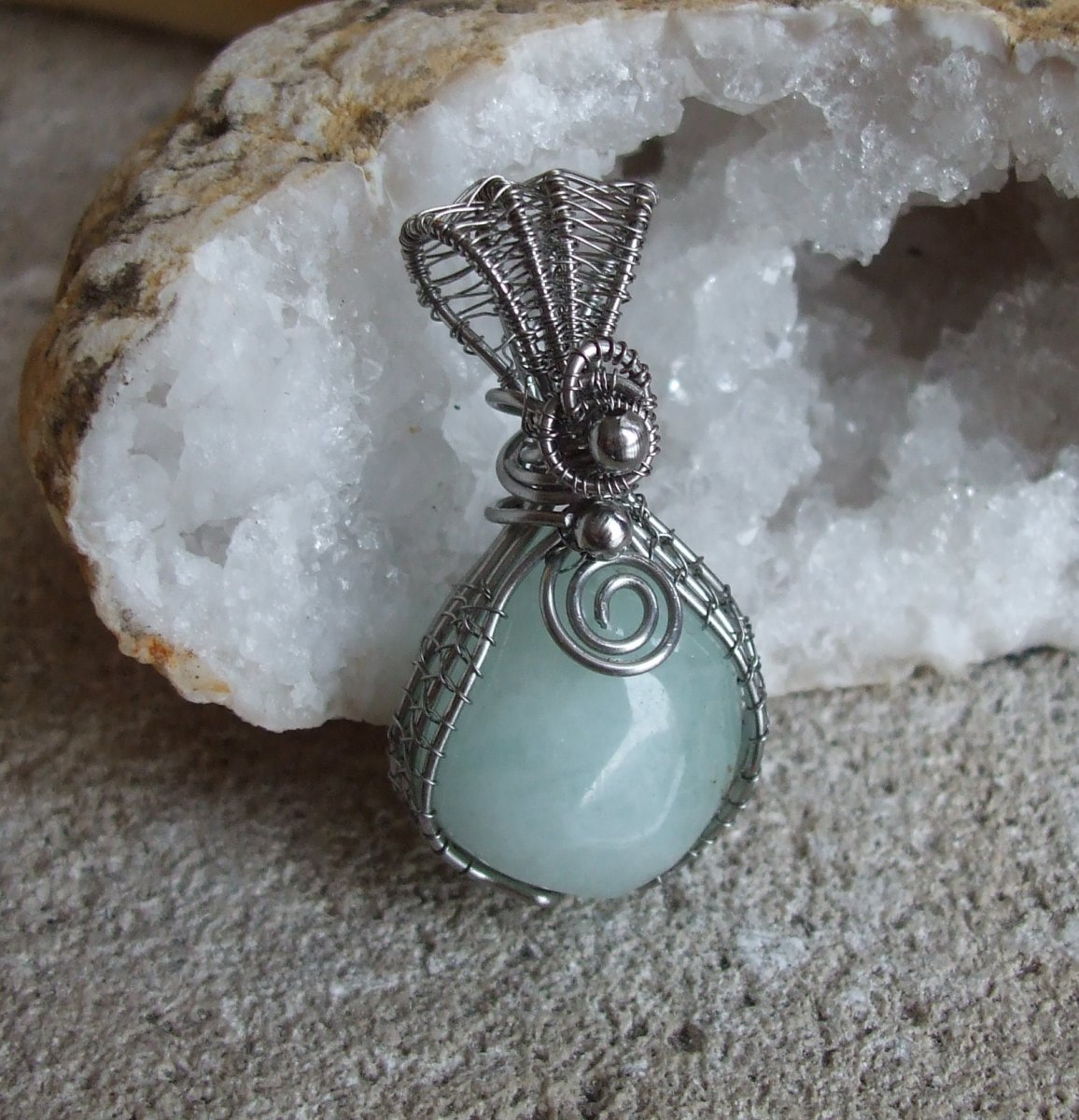 Akvamarín modrozelený.