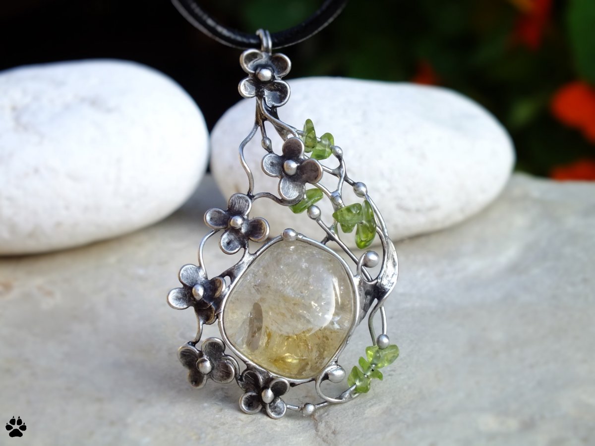 V záři slunce rozkvetlé - pálený citrín,olivíny