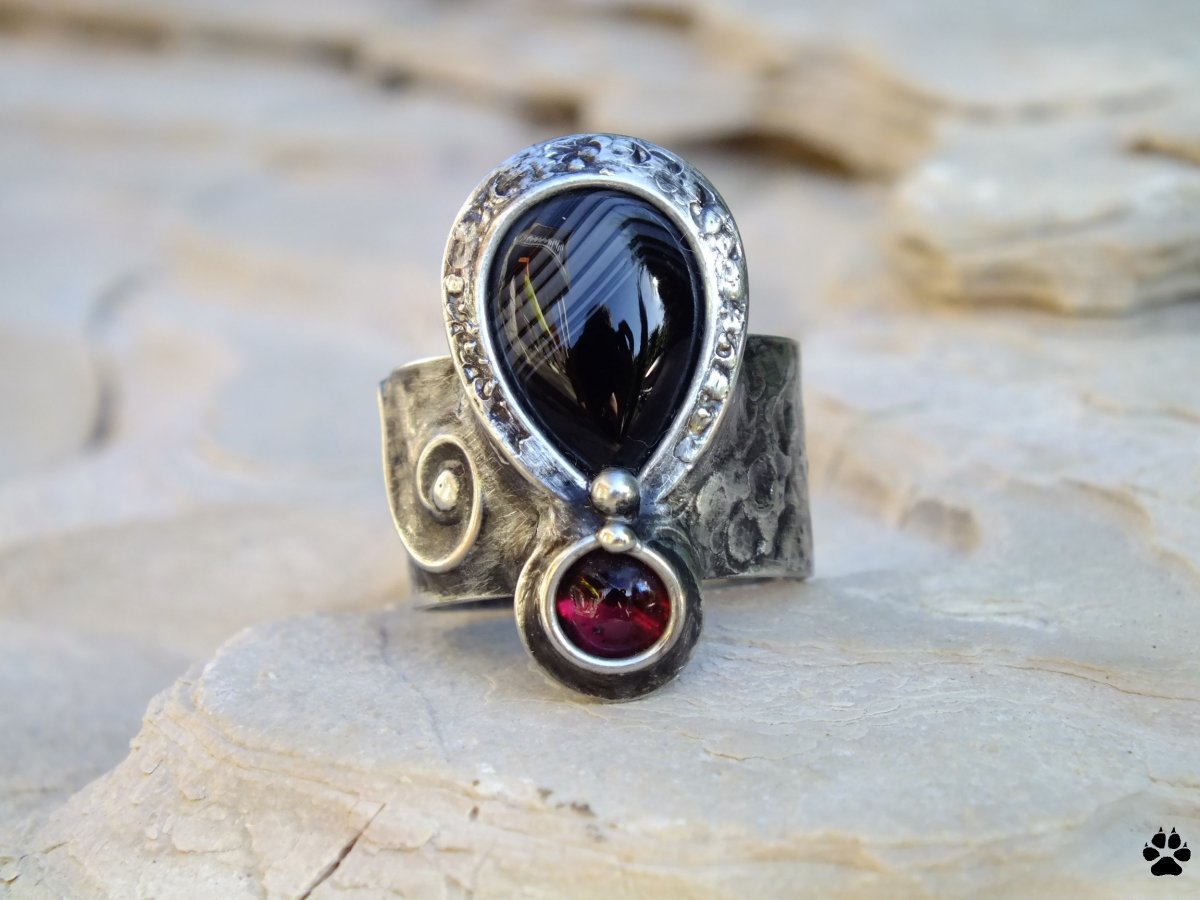 Exclamation - onyx a granát almandin