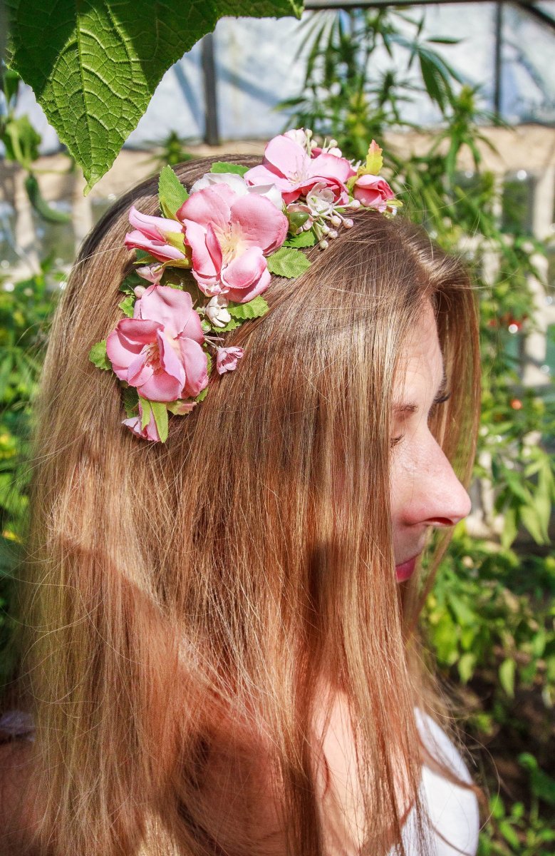 korunka z planých růží