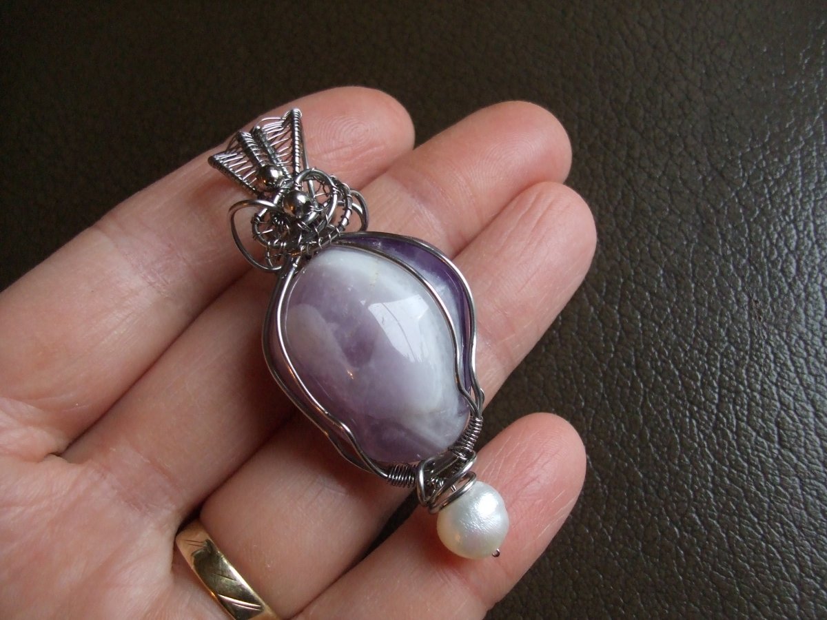 Ametyst Chevron s perlou.