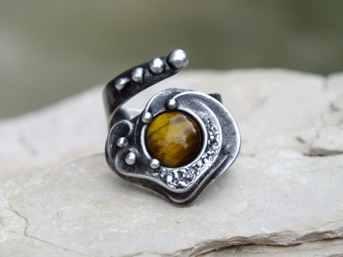 Prsten s tygřím okem